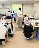【人気の研修を実施しました📕➰✏️】

7/17（木）・18（金）にて、測定器取扱基礎研修が開催されました！ 本研修は1日コースとなっておりますが、毎年たくさんのお申込みをいただいていることから、本年は2日連続で2回開催しました🎉🎉 そして2日間で延べ20名の方が受講されました✌️
本研修は、各種測定器の基礎的な「正しい操作及び取扱い方法」を学ぶ研修で、初心者の方に優しい研修となっております。 座学から始まり、その後実際に各種測定器を使用し様々な形状のワークを測定しながら、知識のみならず測定に必要な技術を感覚的な角度からも学んでいただけます✏️

今回受講された皆様からは、 💬テキストも読みやすく、実技でも一人一人に丁寧に教えてくれたので、よく理解ができた。 💬初めて使用する測定器が多かったのですが、楽しく学ぶことができました。 💬実技では講師が受講者の席をまわりながらの指導だったので、無駄な時間がありませんでした。 💬効率の良い測定方法等も教えていただき、実務で実践してみようと思いました。 といった感想をお聞きすることができ、皆様にとって非常に充実した研修であったことが伺えます。

本研修で学んでいただいたことは基礎です。でも、何よりも大切なのは基礎です。 この経験をぜひ職場で活かし、皆様がこれまで以上にご活躍されることを心よりお祈りしております！ 大変お疲れ様でした！！